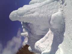 氷瀑まつりはこのような氷柱や氷のトンネル、アイスドームが立ち並び