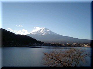 上記の「河口湖から望む富士山」画像をフリーレタッチソフトを使って