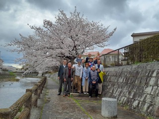 北桜会開催  昨日、小雨が降っていましたが鍵田さん宅で楽しい集い