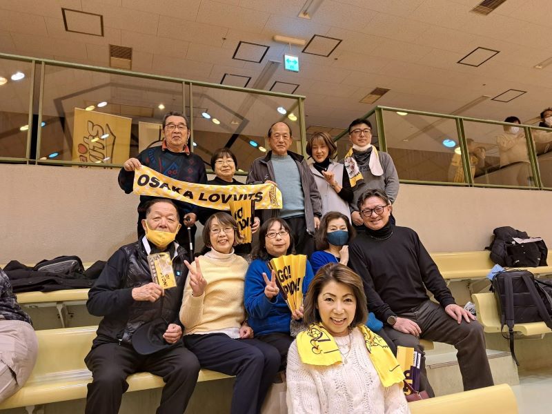 所属する大阪御堂筋本町RCの会長として、会員で女子ハンドボールリ