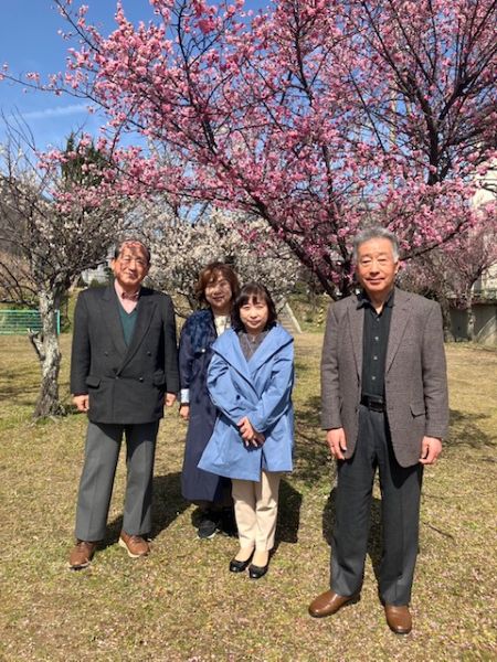 尼北１６期の新免みさ子さん宅でのカキ食事会  毎年、新免ご夫妻か