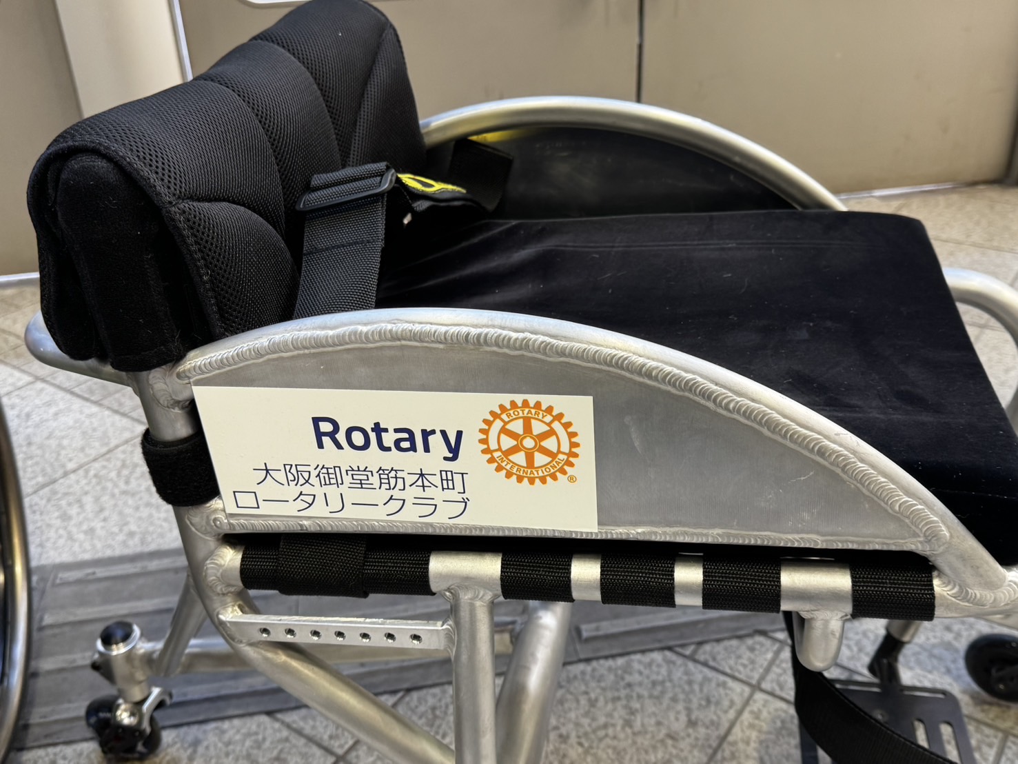 大阪車イステニス協会への２台贈呈  大阪御堂筋本町RCの前年度会