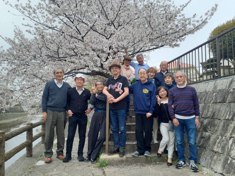 北桜会（尼北同期会）  今年も庄下川畔の鍵田さん宅での同期会が4