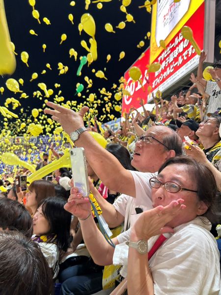 甲子園球場　応援  昨日、酷暑の中、私たち夫婦はコーラスの友達と