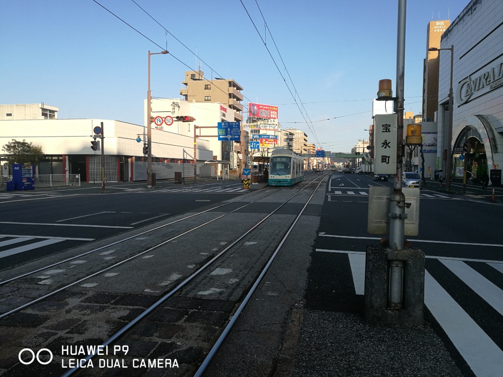 路面電車は標準軌道(日本) JR在来線は走れるが京急や新幹線や箱