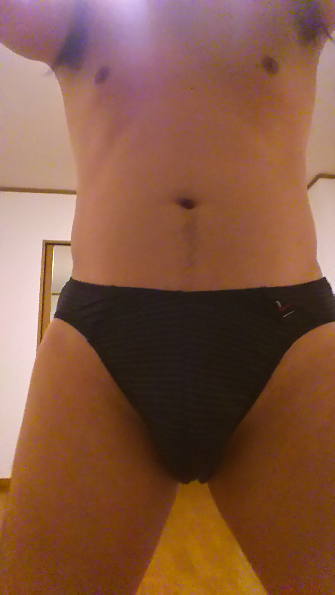 もっぱらビキニです。自分ではくのも好きだし人がはいてるのを見るの