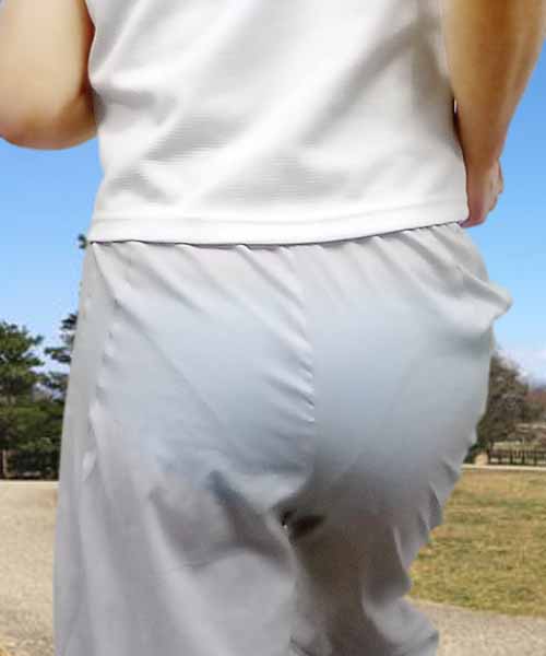 レースのパンティー透けてますね
