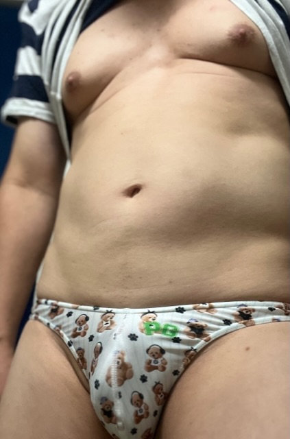 初めて投稿します。  クマさん柄の可愛いビキニです。 edgeや