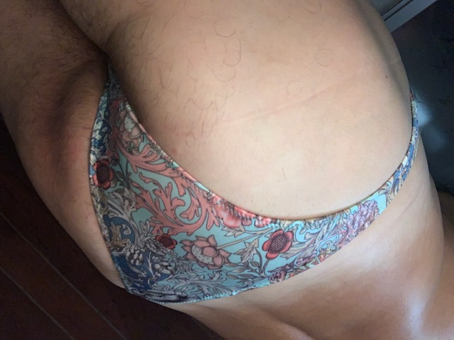 見れば見る程、お尻のライン綺麗ですね！ 惚れ惚れしてしまいます。