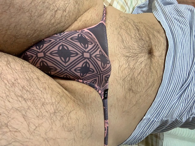 Tバックを穿いてみました(^^) 画像は過去のものですが、これを