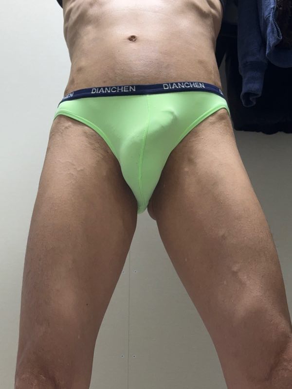 勃起みたいです
