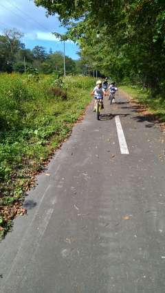 ３日目 支笏湖サイクリングロードを軽快に走るチームノリノリ。 ち