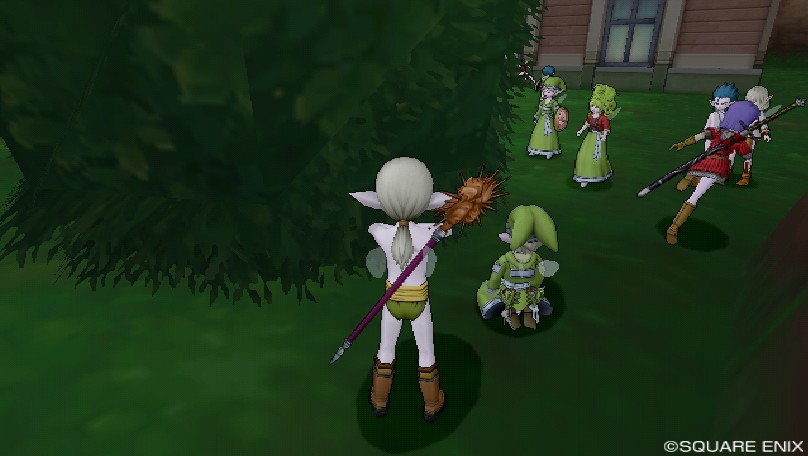 と思ってたのに、開始５分程度で先着３人が発見！  この植え込みの