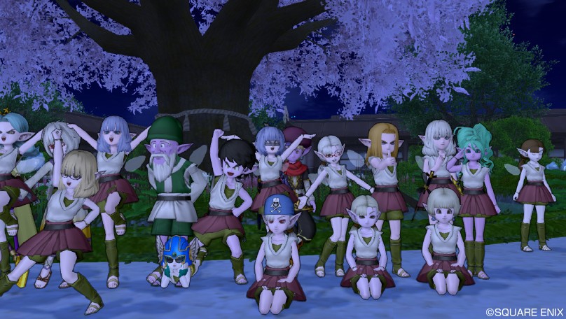 桜の前で集合写真！