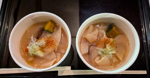 山梨（富士川町）の郷土料理の「みみ」です。 ほうとうと同じ、野菜