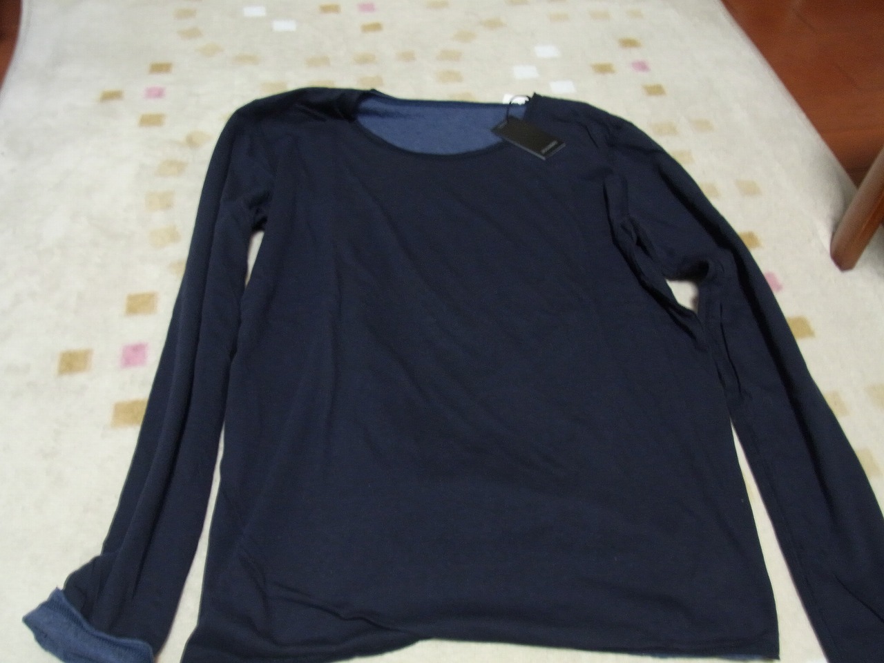 長袖シャツ 色は紺 日本製 綿１００％  シャツ１枚に13000