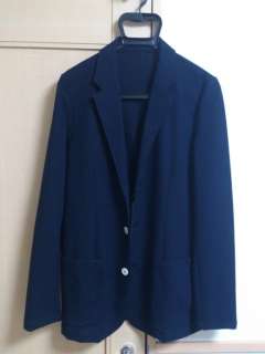 紺のジャケット。普通に使える。今着ているジャケットがだいぶ年季が
