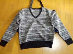 フェアアイルVネックセーター　○ 黒 中国製 ウール100％  