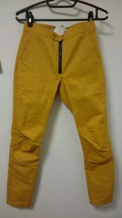 ②黄パンツ(37,800円) 頑張ったら着れそう、黄色パンツなん