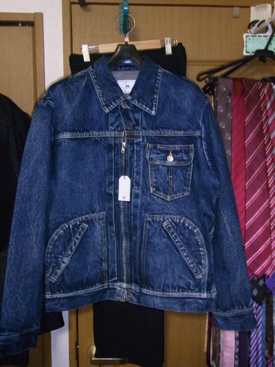 Ｇジャン。ブルゾン風なので、まだ助かった。