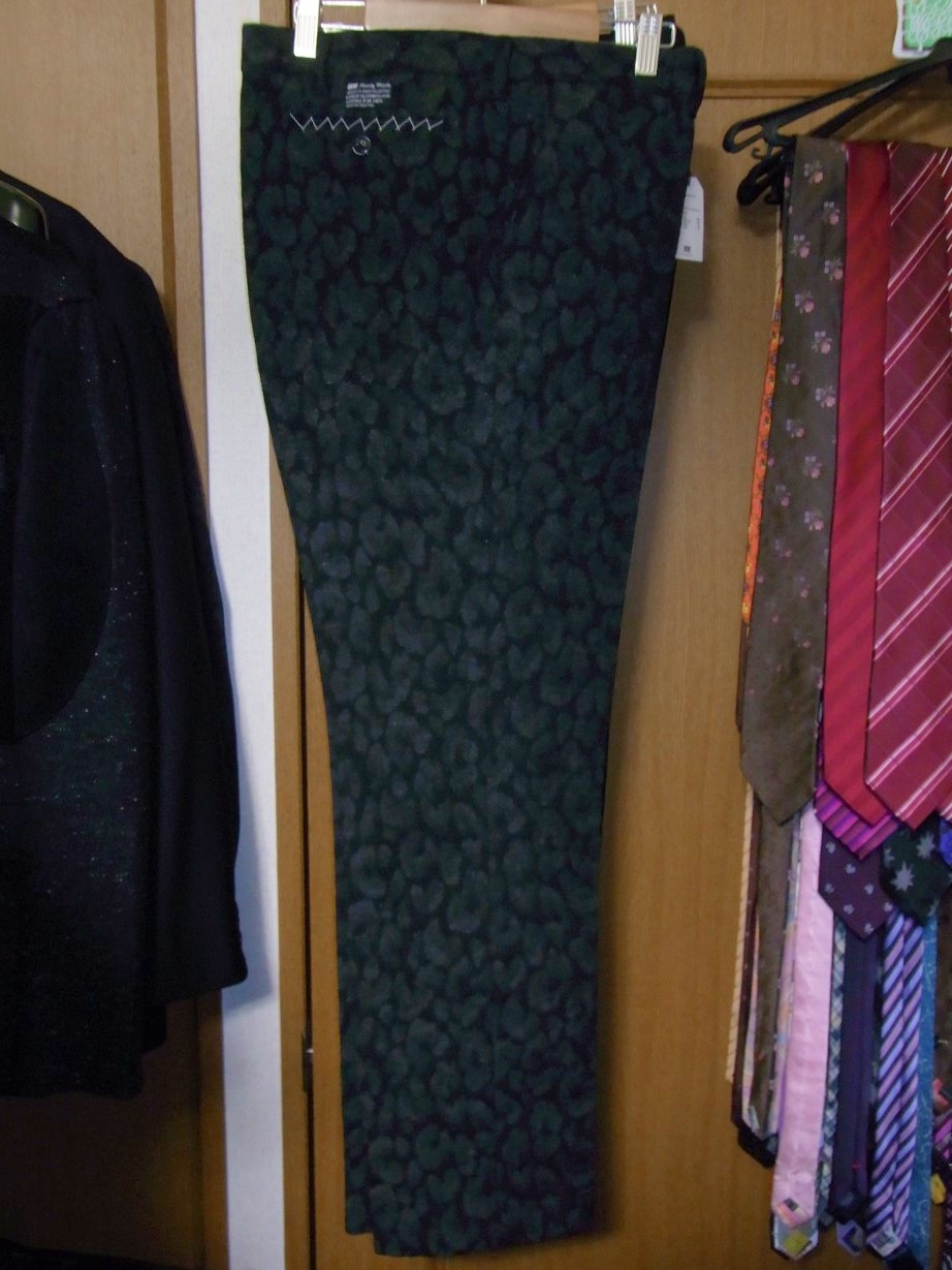柄パンツ。履いてみたら意外に良かった。