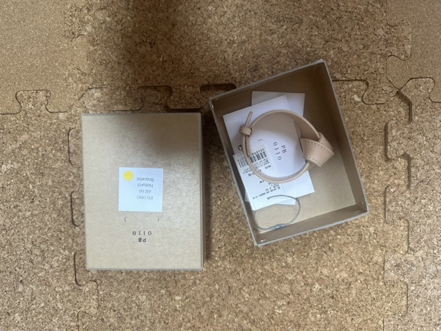 評価は◎  レザーバングル 牛のヌメ革  アクセントにピッタリ 