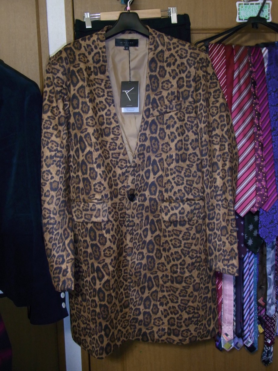 ノーカラージャケット。趣味のバンドの衣装にします。