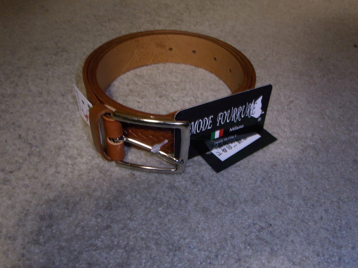 革ベルト。サイズ調整可。