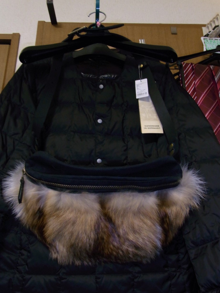 ショルダーバッグ（サイルマーシャル）。 リアルファーです。