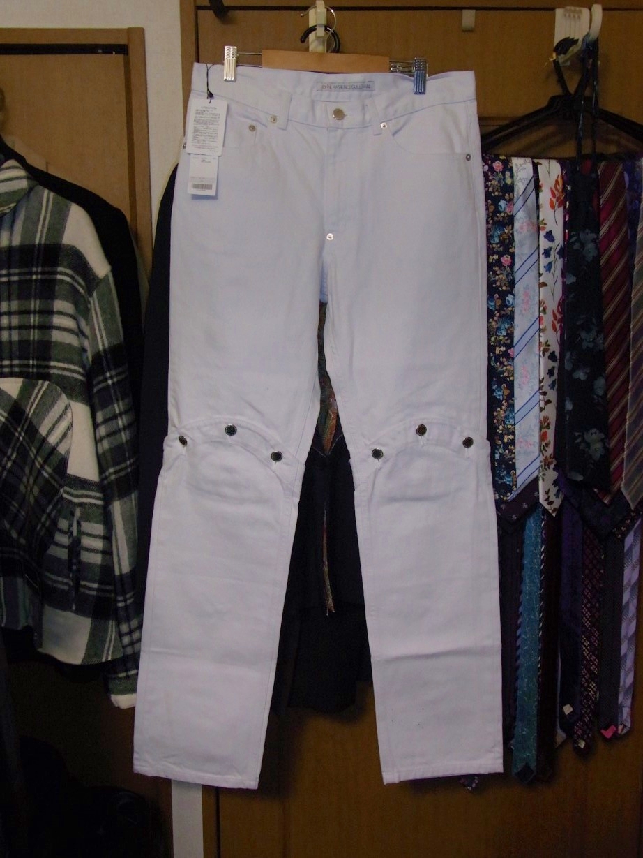 ホワイトデニム。これもカッコいいです。欲を言えば黒が良かったかな