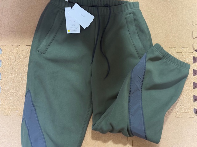 ◎ たっぷりしたスウェットパンツ 49500円  明るく映ってる