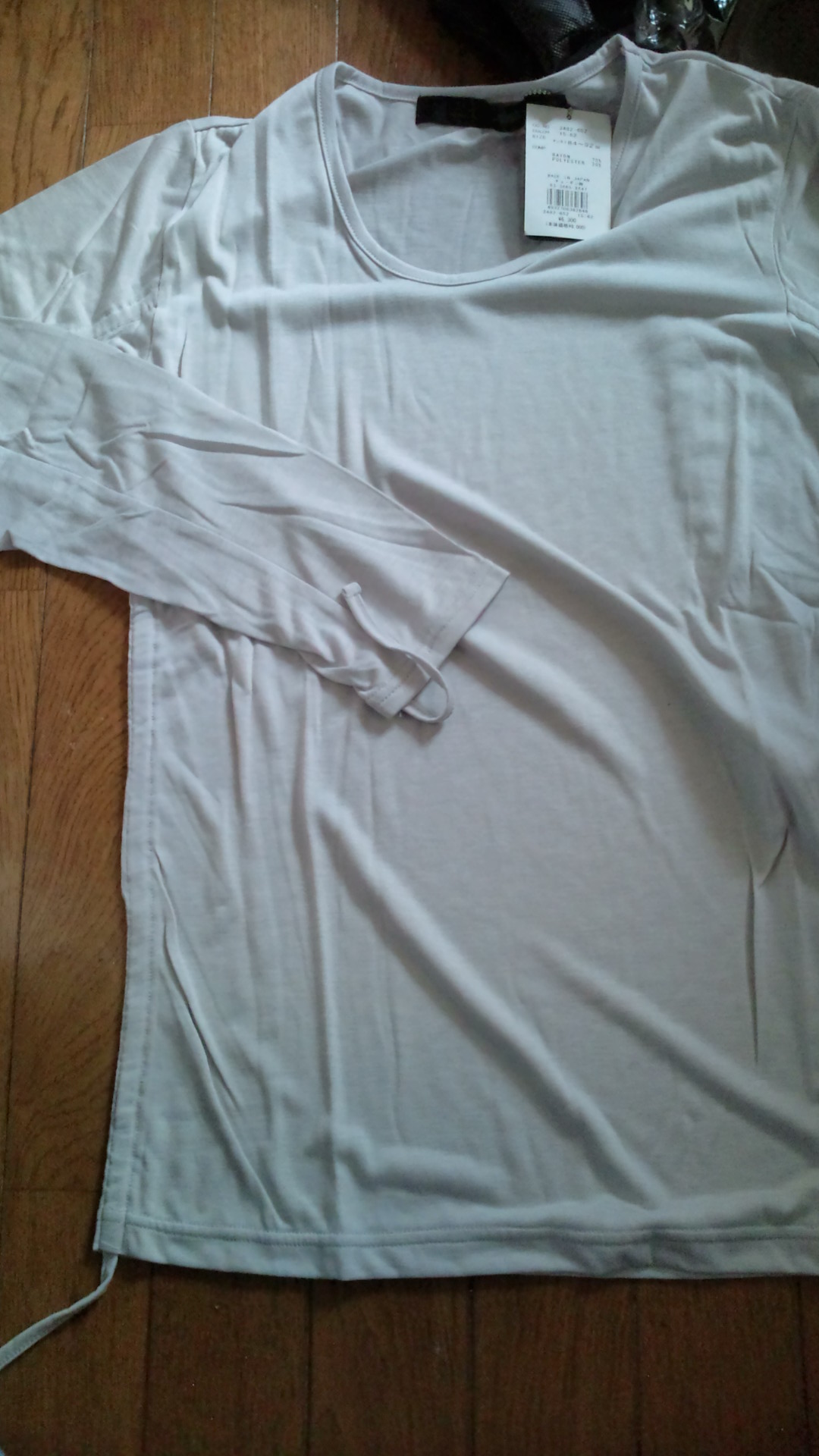 長袖Tシャツ 日本製　6300円　×　レーヨン70%　ポリエステ
