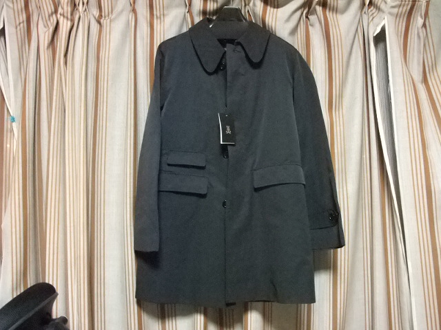 黒コート　ライナー有  普通にスーツの上に着れる  襟が丸い以外