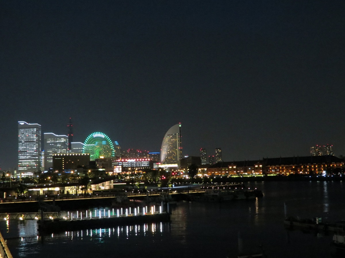 横浜という街はやっぱり夜がいいですよね。昼間はぶらぶら遊んで夜は