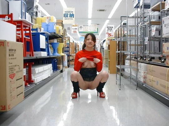スWEEトさん野外露出好きだと輪姦大好きなんだね 美乳だね  見