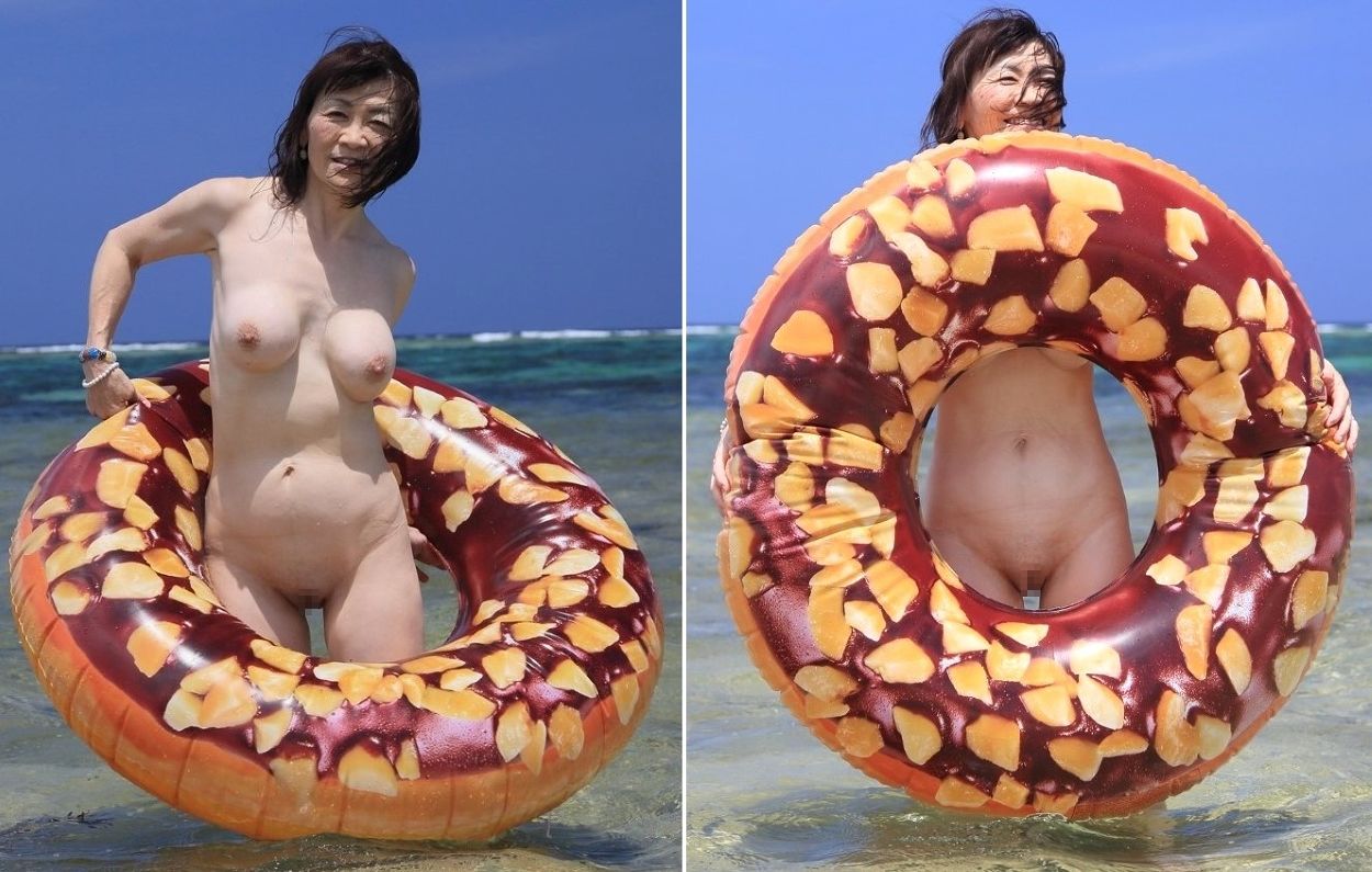 浮輪で遊ぶ「麻夕子」さん