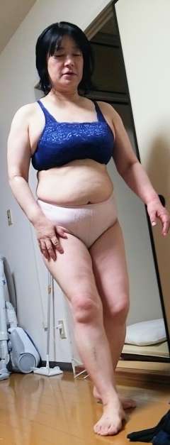 出勤前着替え中2