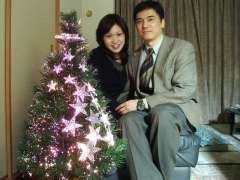 クリスマスを祝う不倫カップル。