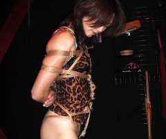 ＳＭプレイで縛られた「珠乃」さん。