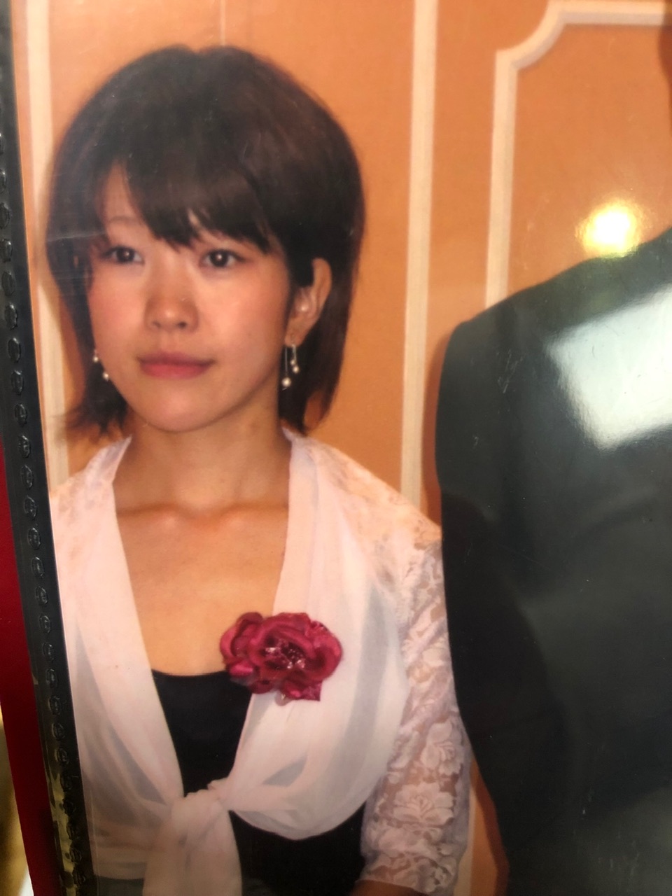 この奥さんですね。 あと数枚あります。 晒し手さんの名前が分かれ