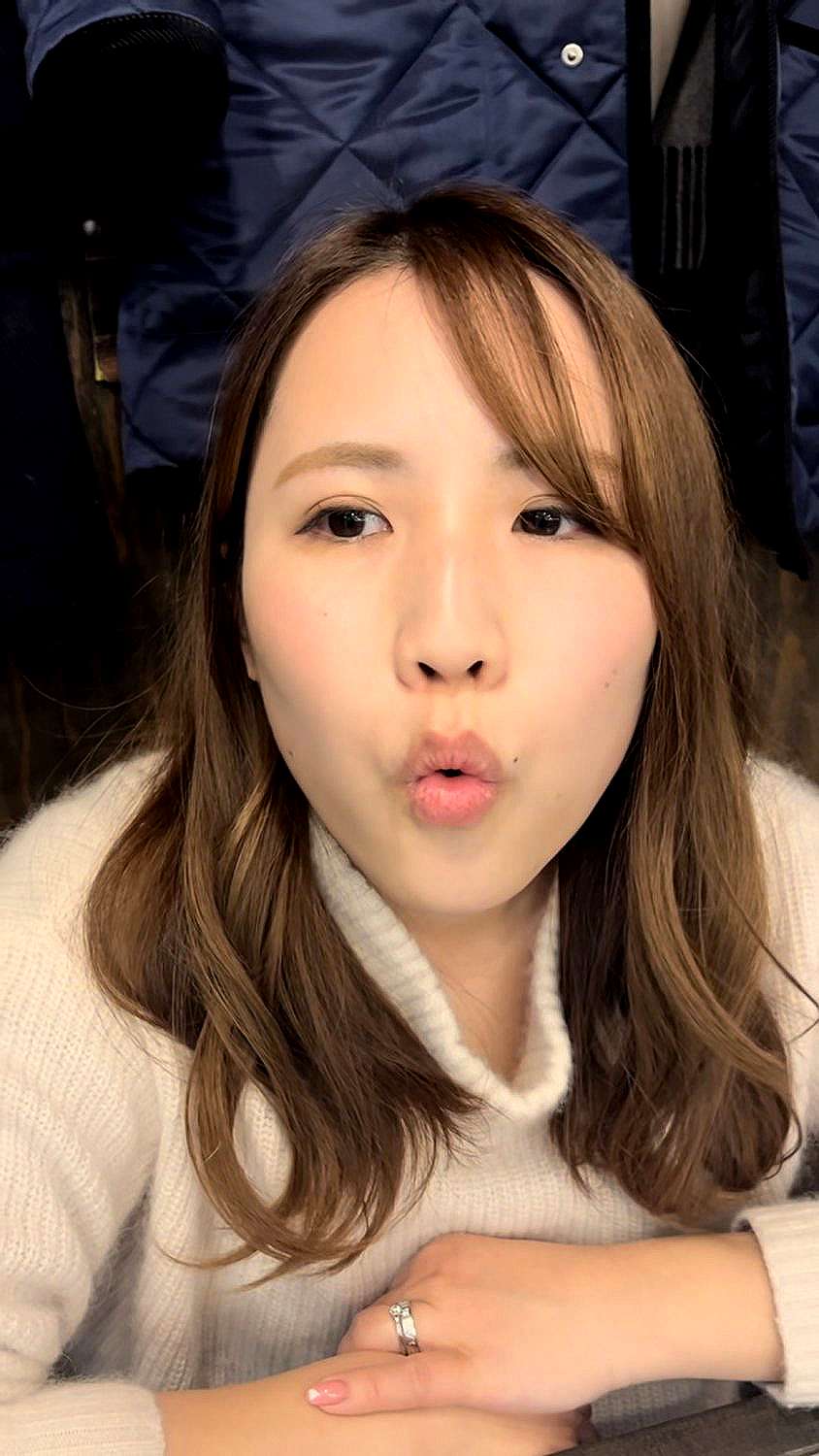 愛らしいと言うか、なんというか、特別な魅力のある奥様のひとりです