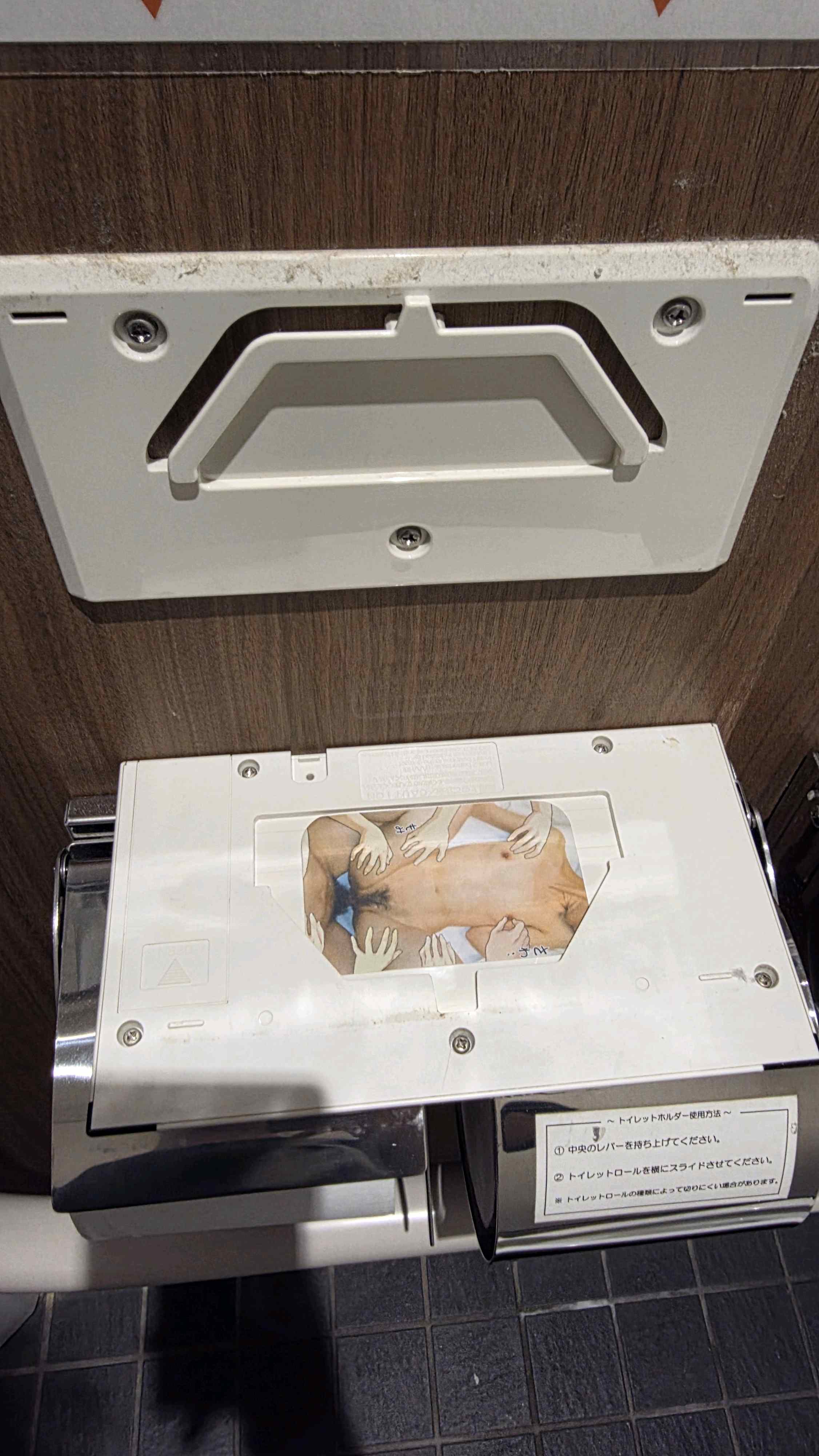 悪さん 大量顔出し最高ですね。  こちらはショッピングモールのウ