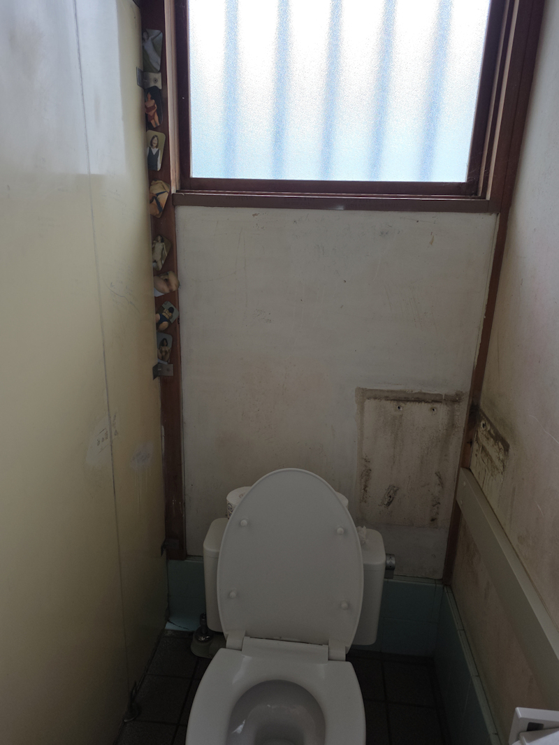 丸出し部分には修正を入れました