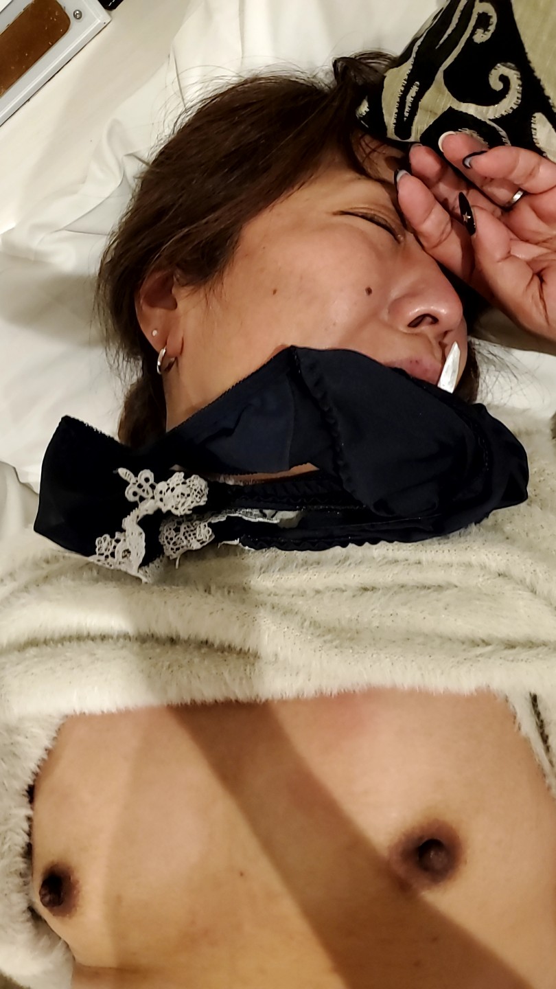 りーはこちらに来て、淫らになりました