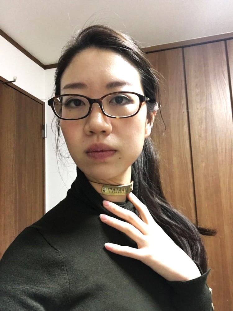 メガネをかけた「玉藻」さん。