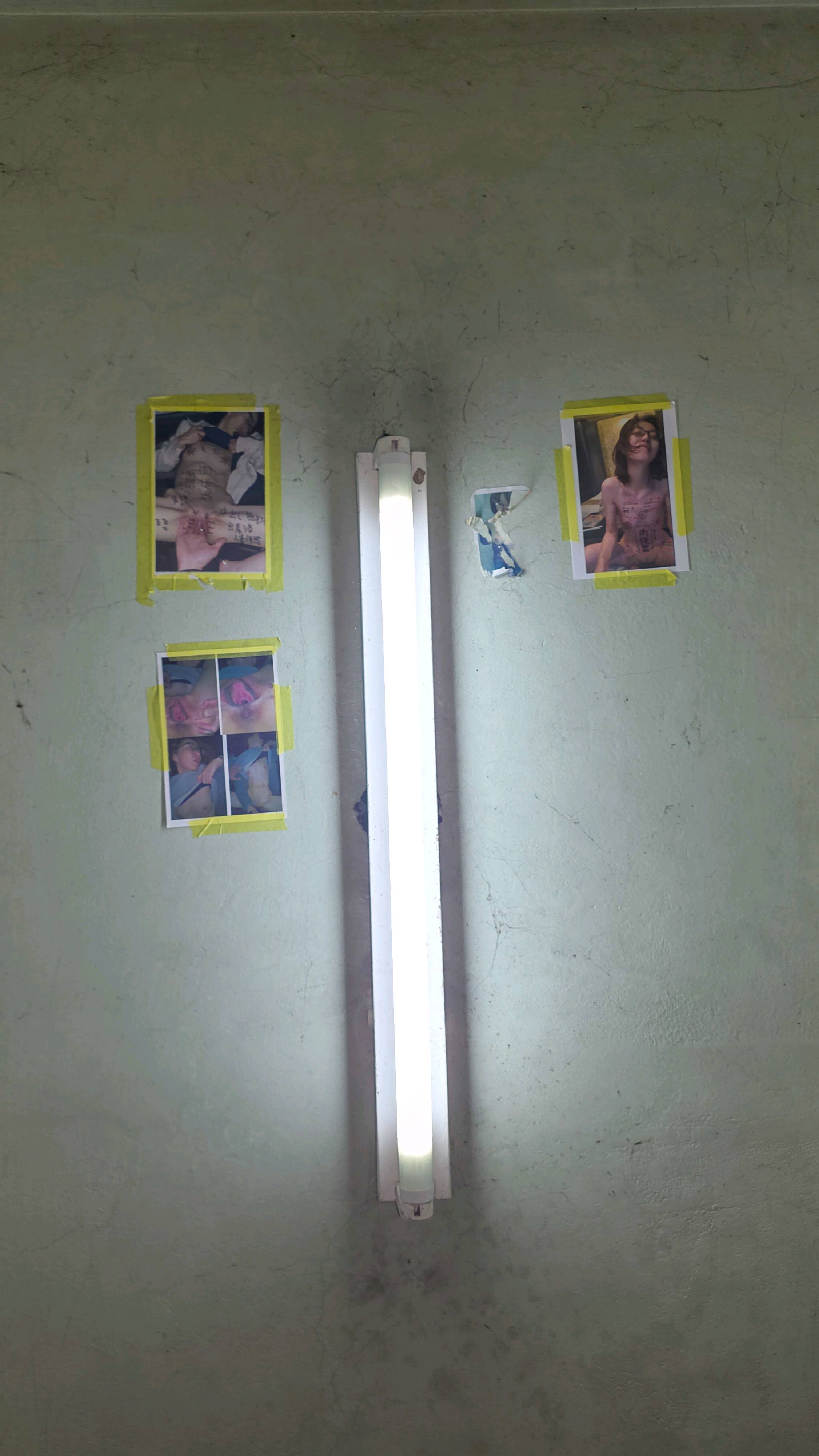 公園トイレの天井が2か月ほどこの状態です。 工夫しないと手が届か