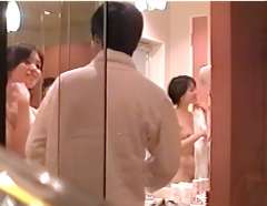 貧乳ですが感度は良かった。 左の乳首は陥没乳首だったけど 吸いつ