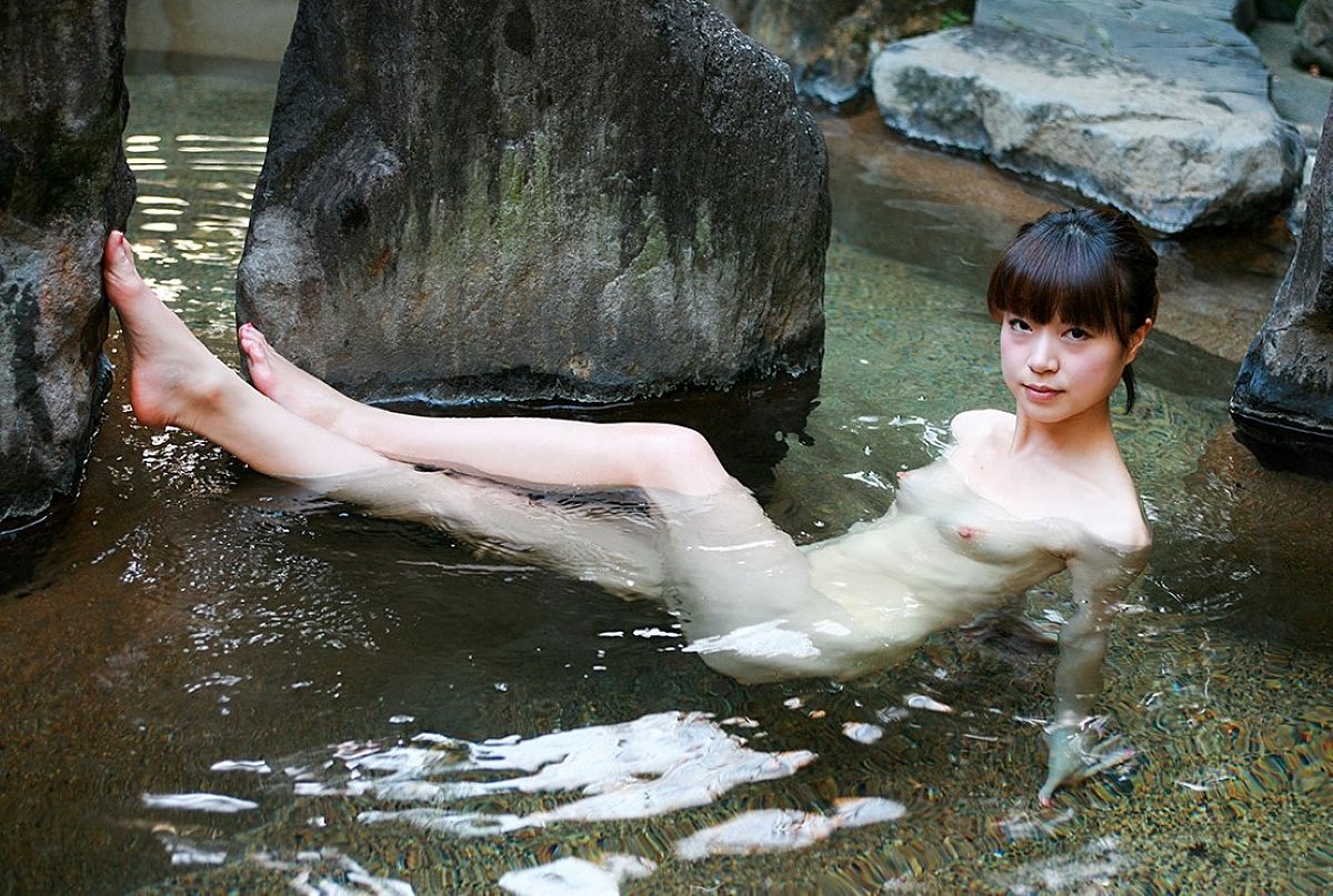 温泉でくつろぐ「あや」さん