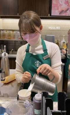 箸休めにスタバのお姉さん 名前解読できますかね