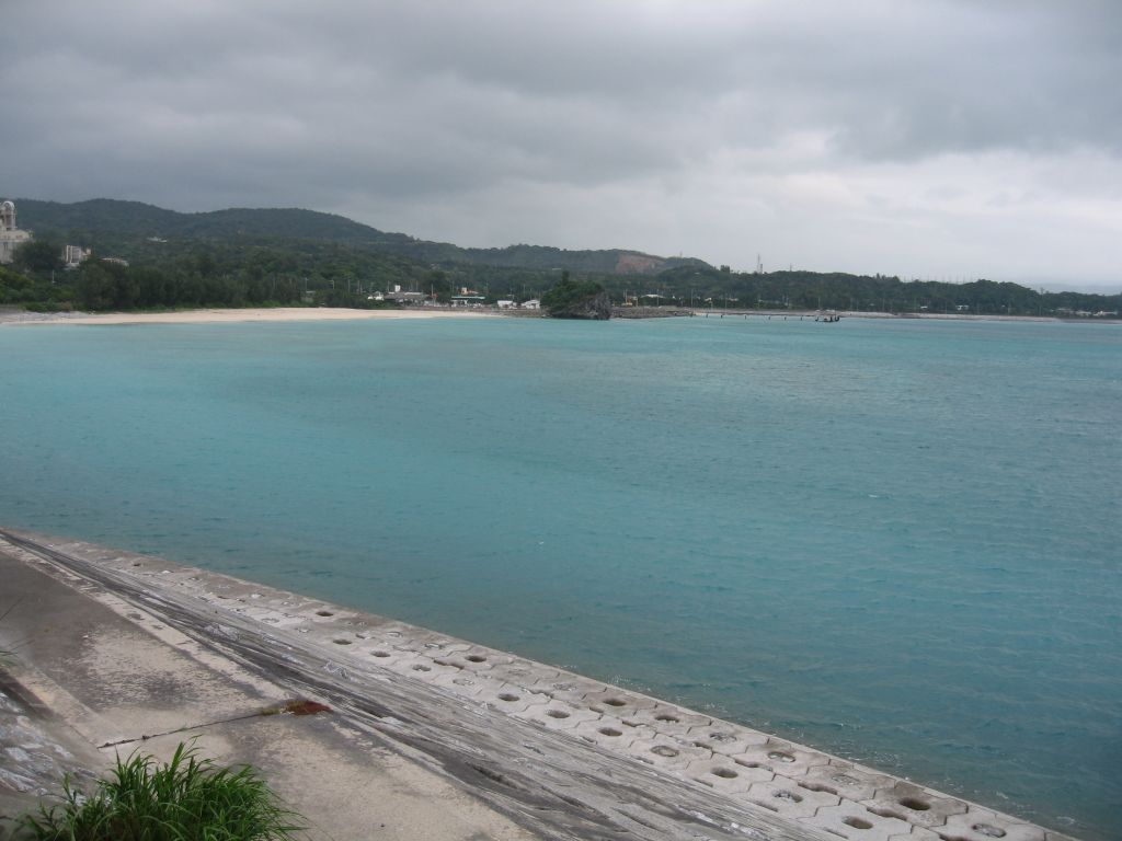 名護湾あたり。 天気悪いなぁ・・・